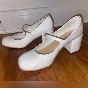 USED Journee Collection White Mary Jane Pumps 7.5